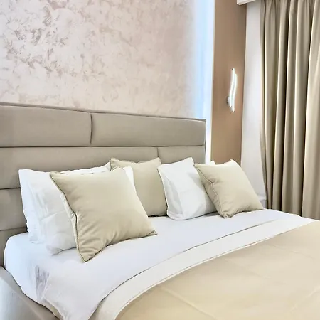 & - 5 Min Walk Appartement *